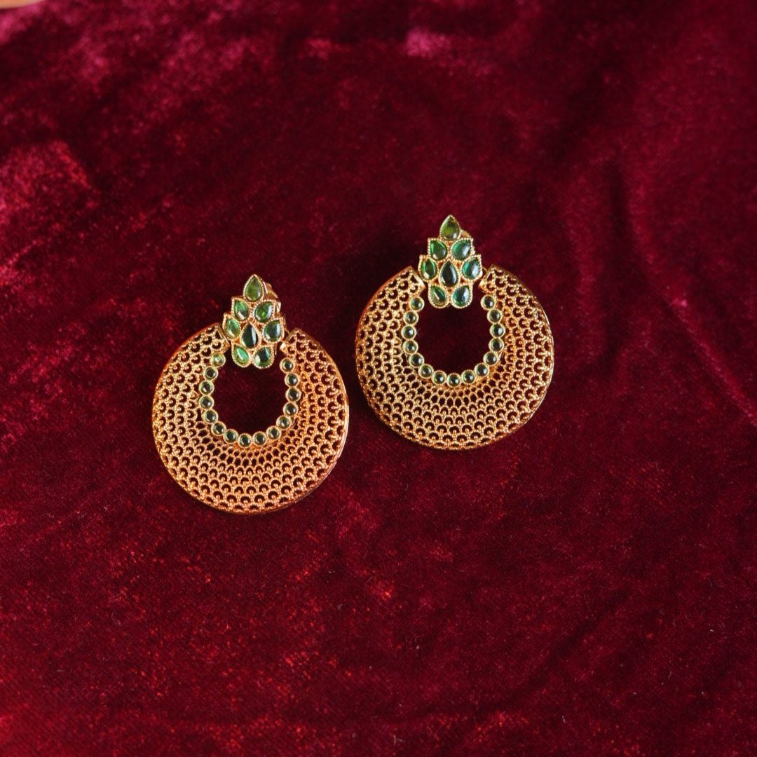 Temple round earring