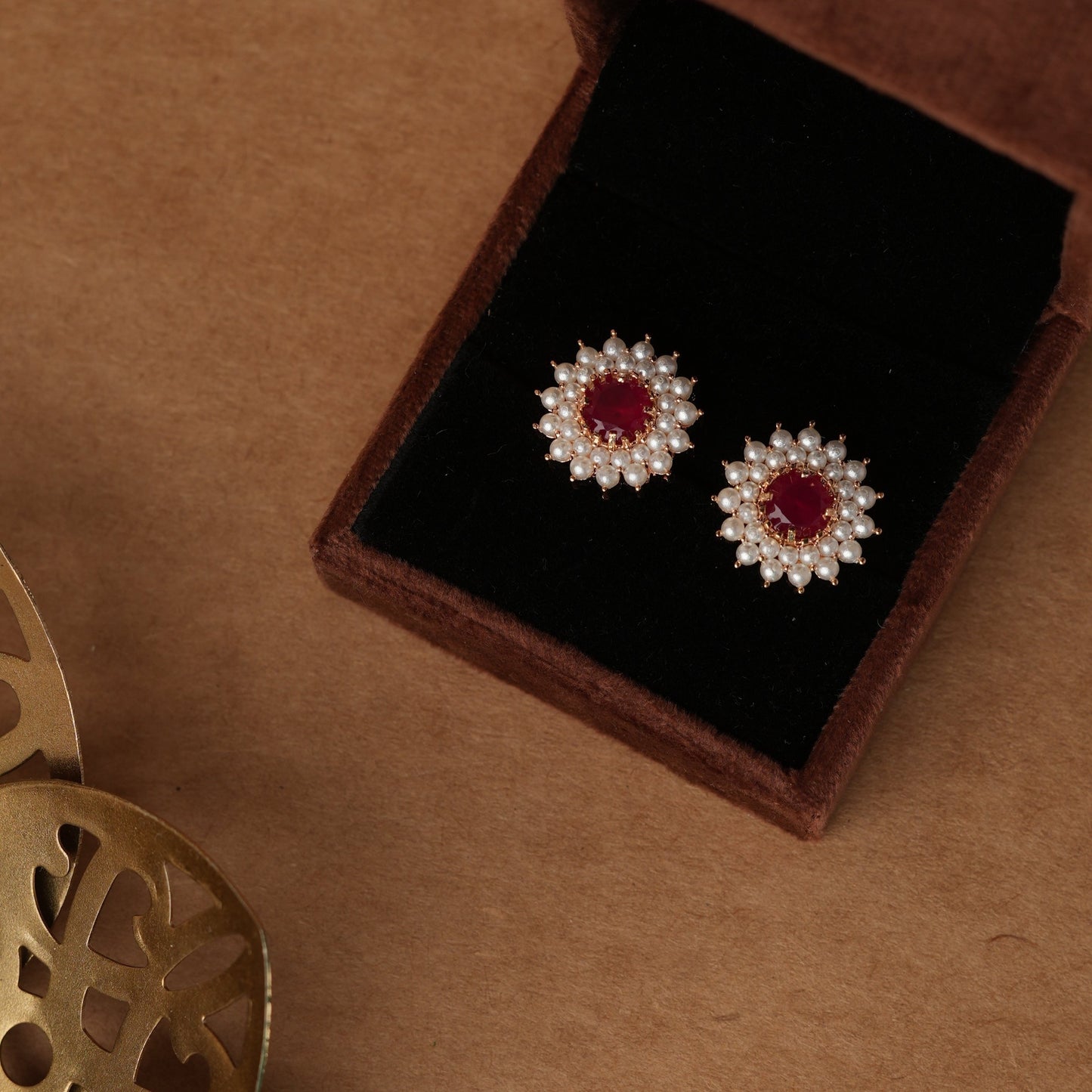 Red and white pearl stone stud